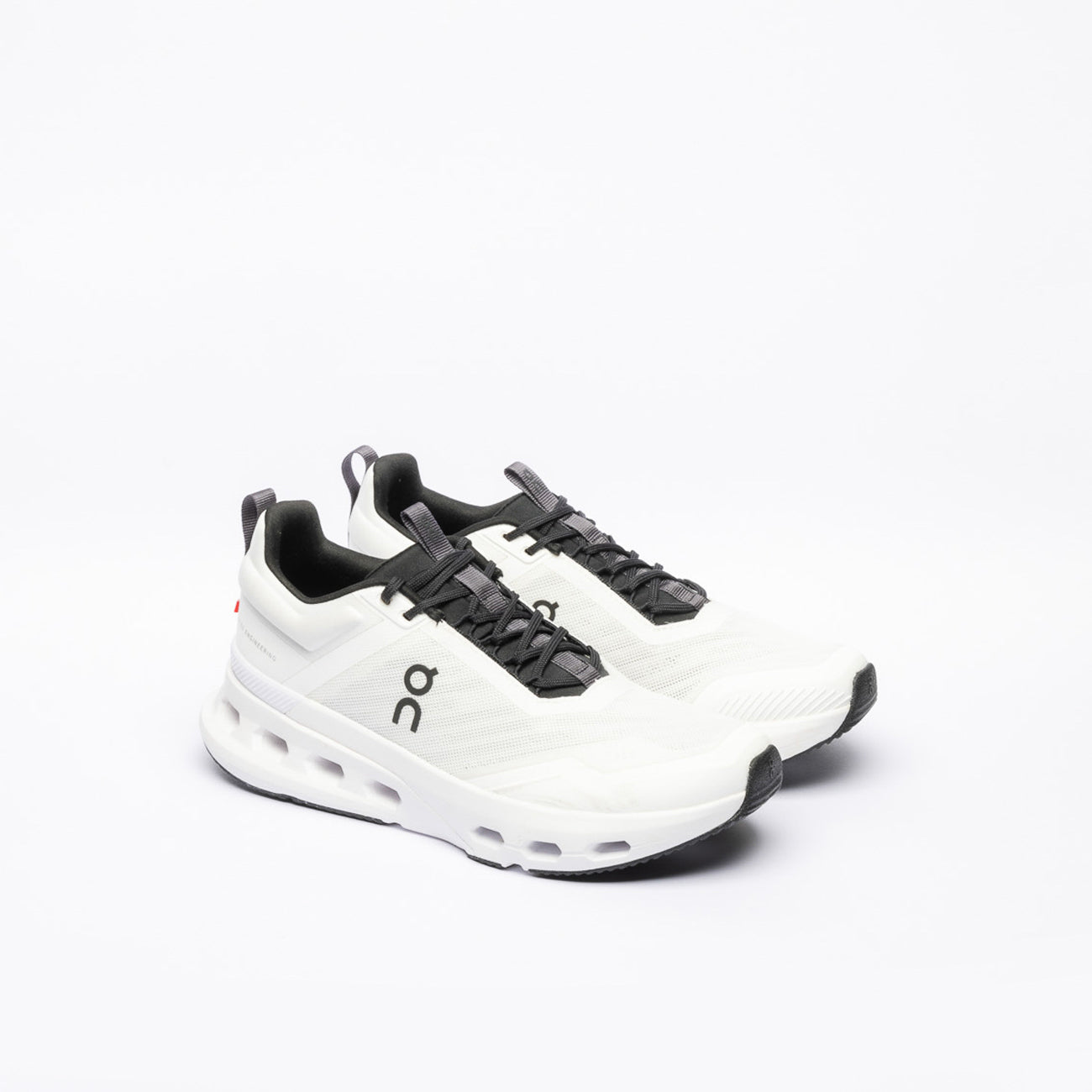 Sneaker running ON Cloudnova X in tessuto bianco e nero