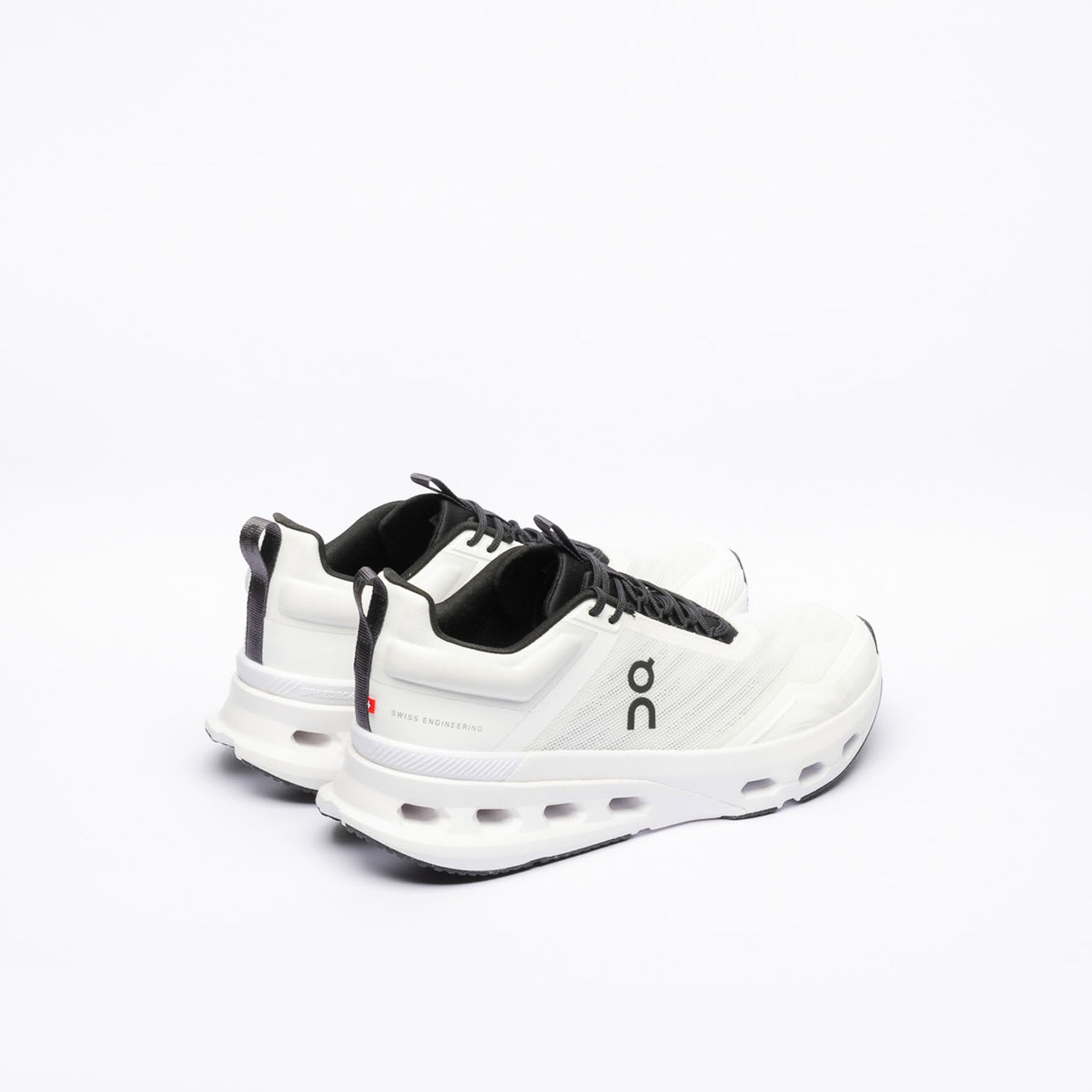 Sneaker running ON Cloudnova X in tessuto bianco e nero