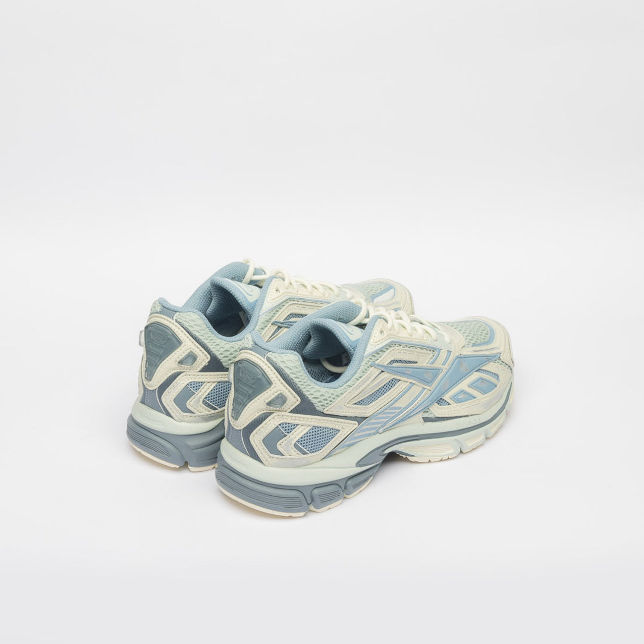 Sneaker sportstyle Reebok Premium Road Ultra in pelle e tessuto bianco e azzurro