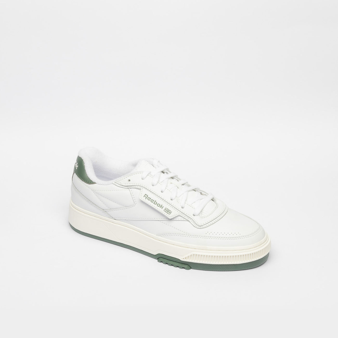 Sneaker Reebok Club C LTD in pelle bianca e logo verde