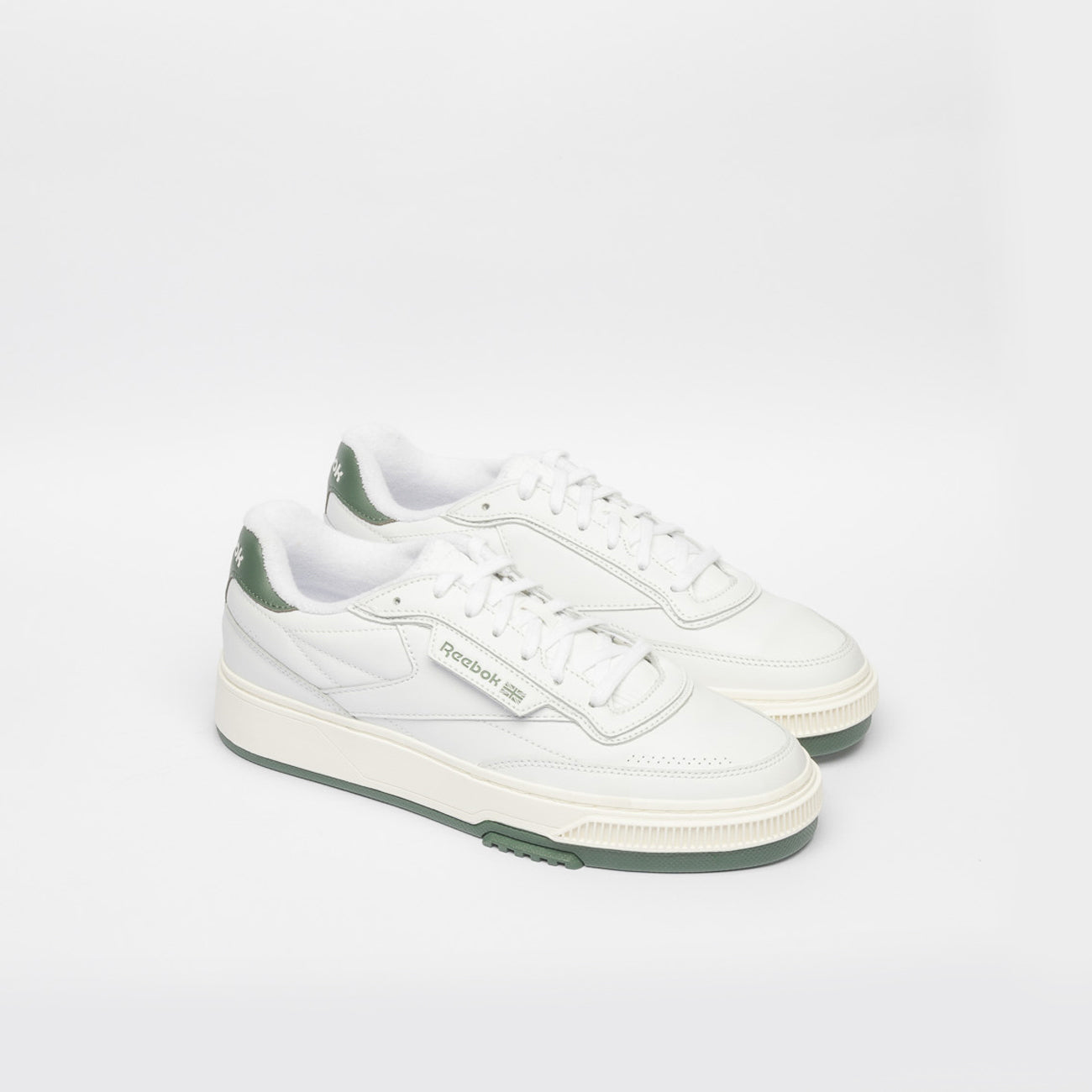 Sneaker Reebok Club C LTD in pelle bianca e logo verde