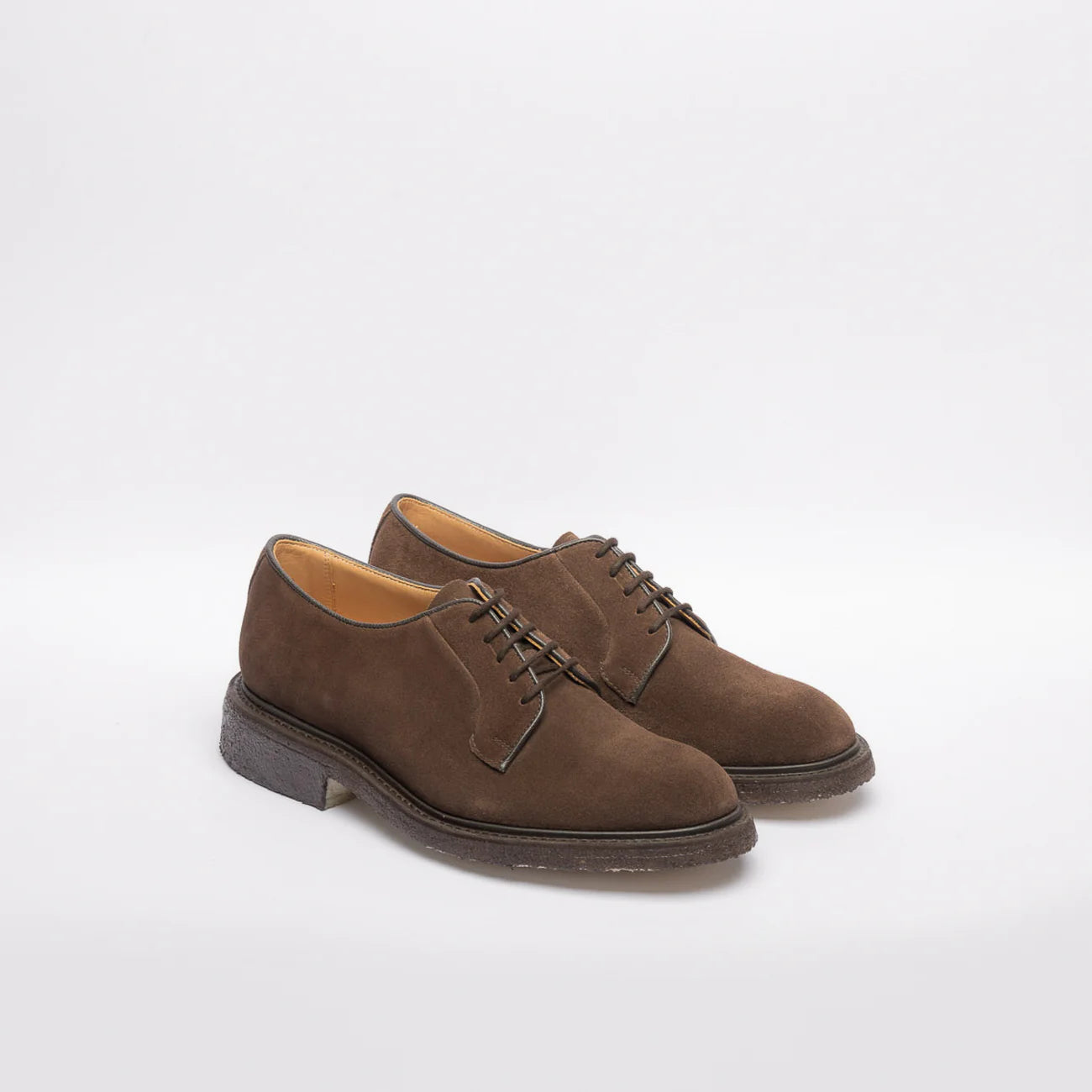 Stringata derby Tricker's Robert in camoscio marrone (Suola Para)