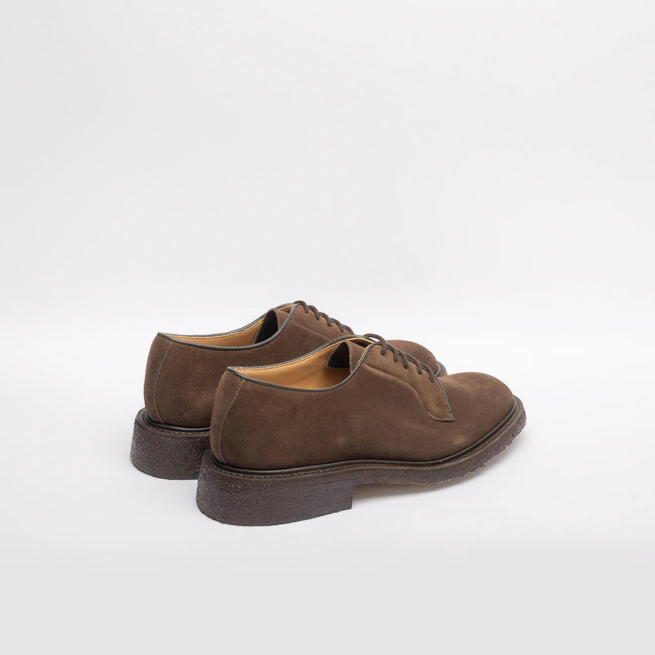 Stringata derby Tricker's Robert in camoscio marrone (Suola Para)