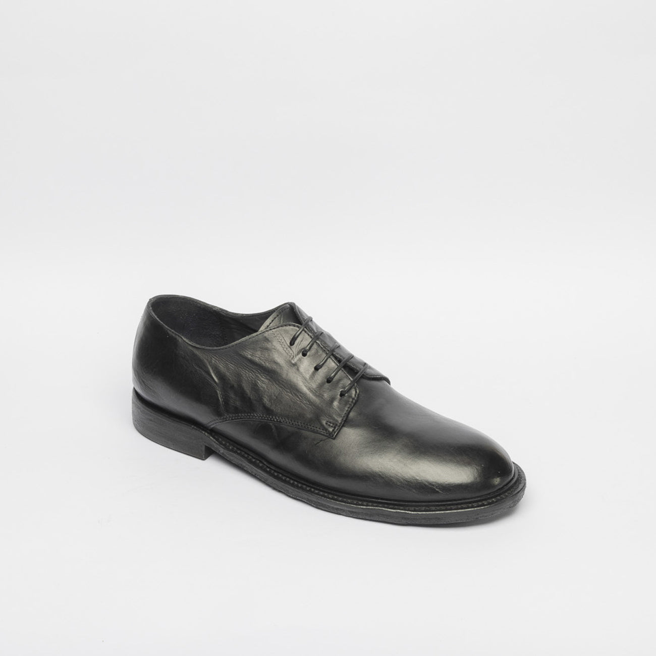 Stringata derby MOMA Word_U in pelle nera