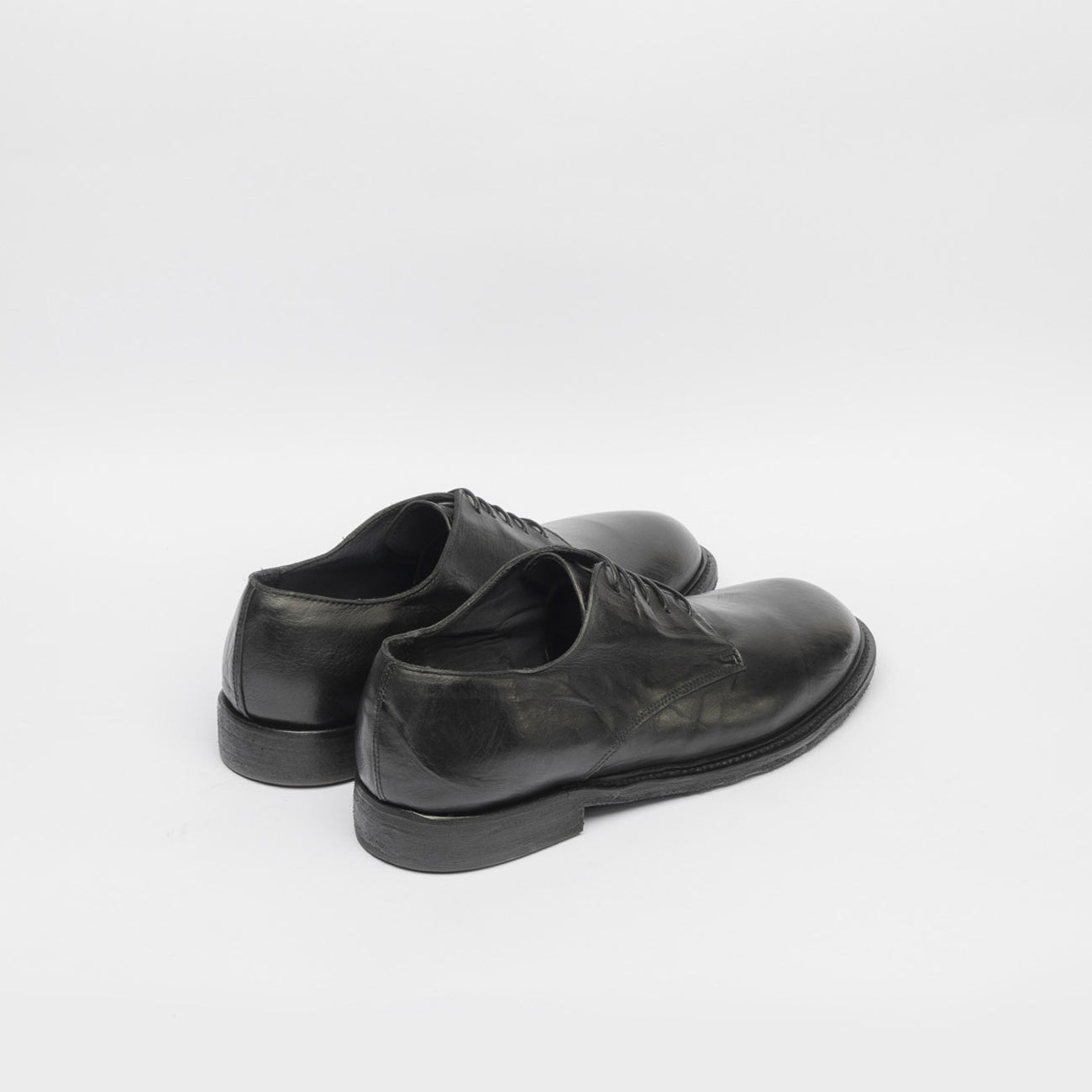 Stringata derby MOMA Word_U in pelle nera