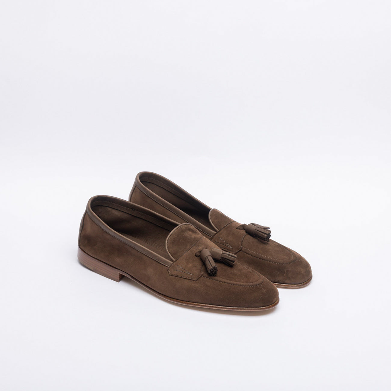 Mocassino con nappine Edward Green Portland in camoscio marrone