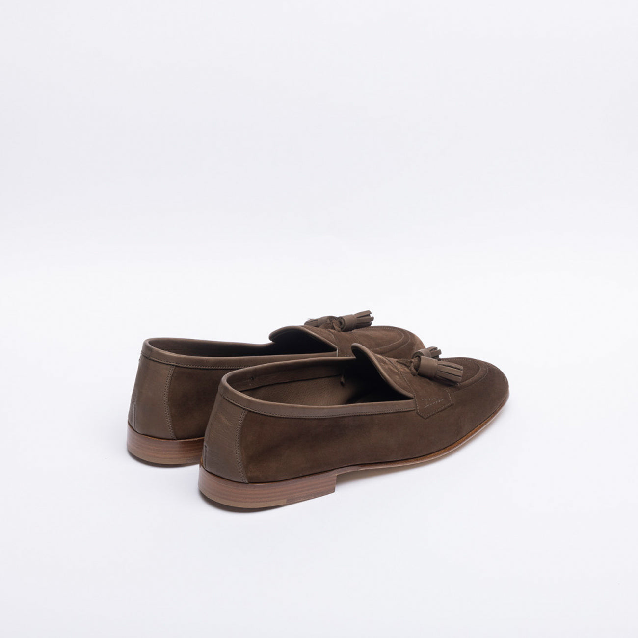 Mocassino con nappine Edward Green Portland in camoscio marrone