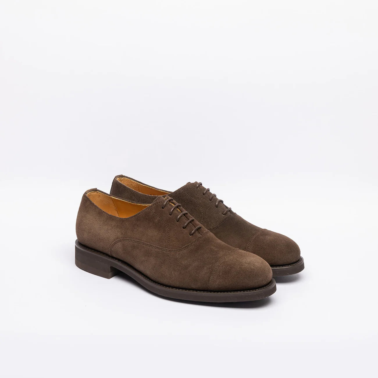 Stringata oxford Berwick 4490 in camoscio marrone (Suola Vibram)