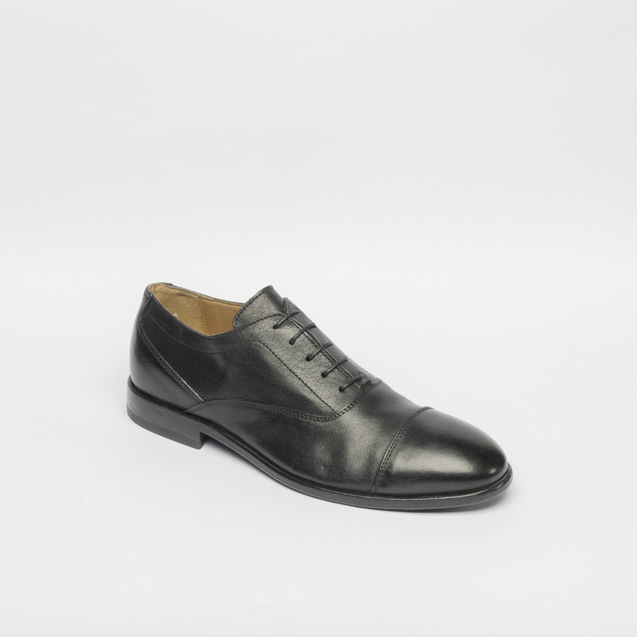 Stringata oxford MOMA Frack_U in pelle nera