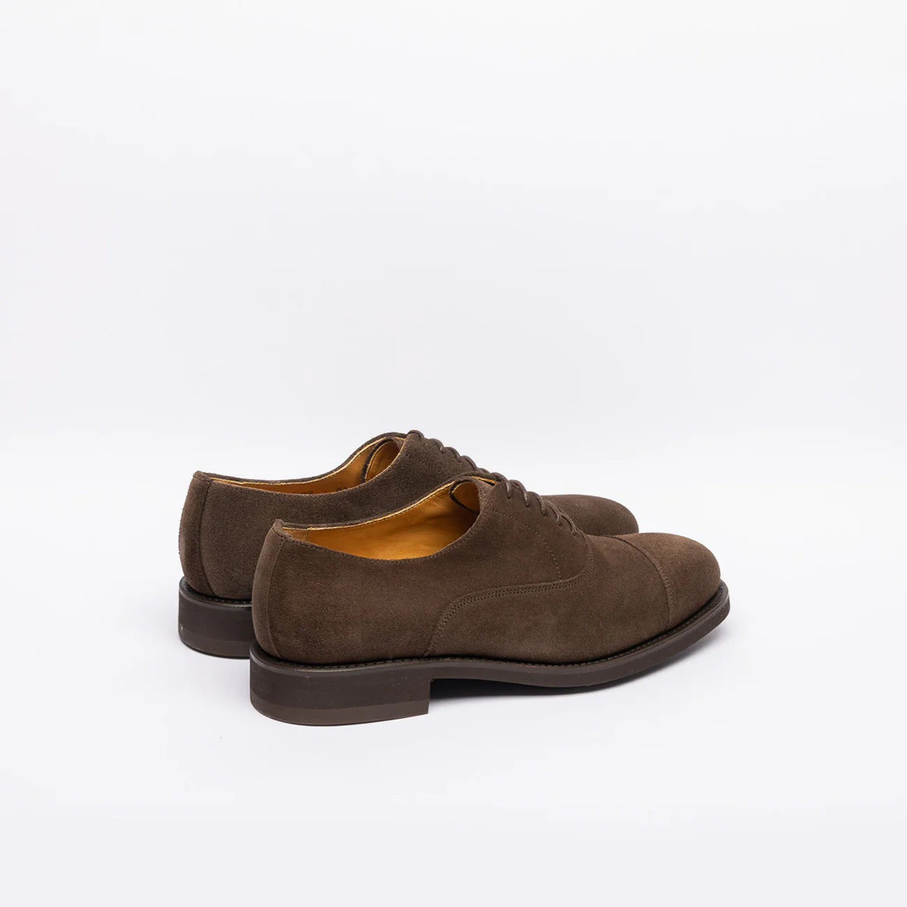 Stringata oxford Berwick 4490 in camoscio marrone (Suola Vibram)