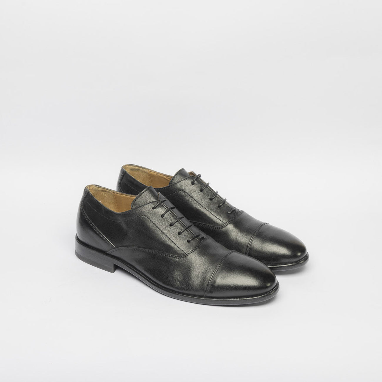 Stringata oxford MOMA Frack_U in pelle nera