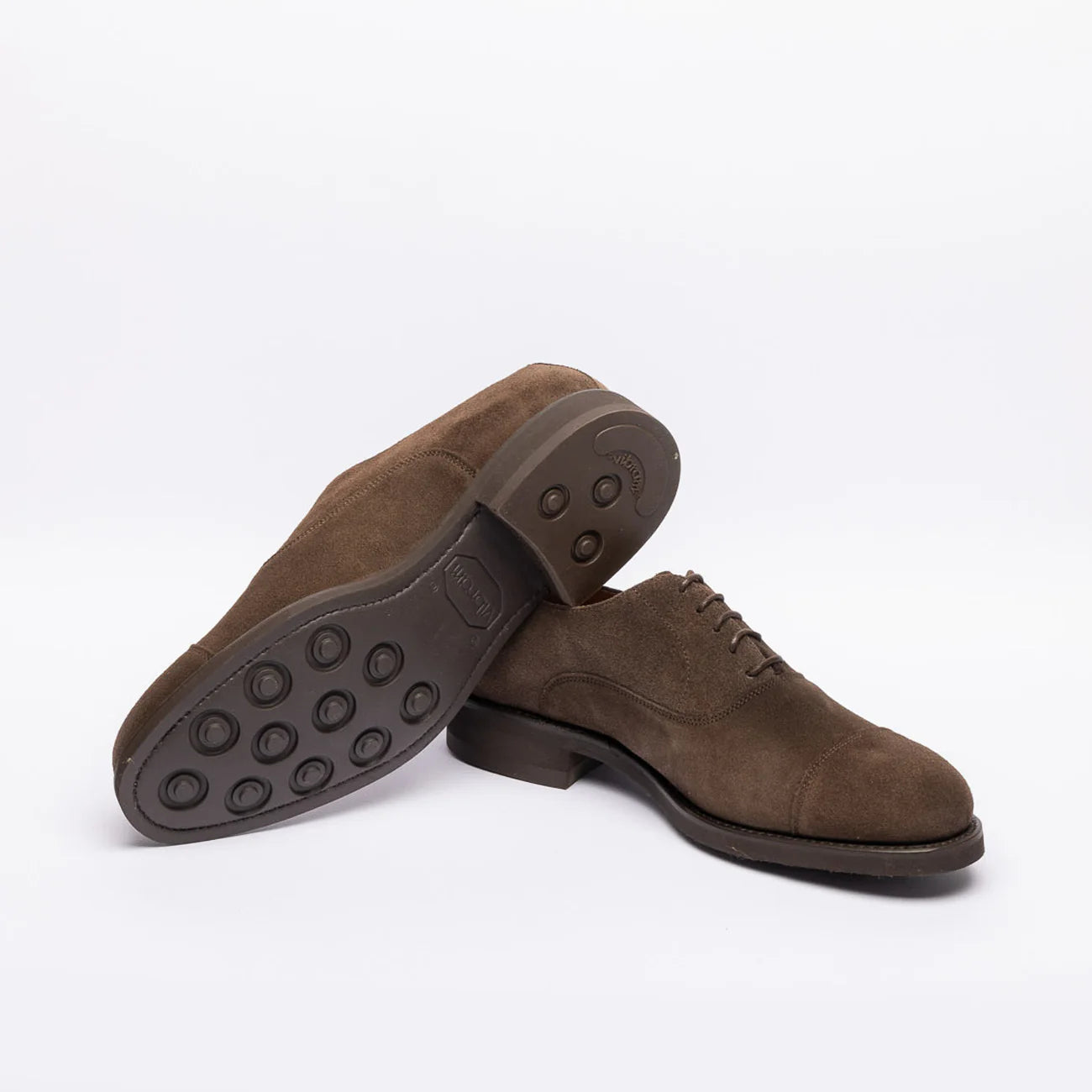 Stringata oxford Berwick 4490 in camoscio marrone (Suola Vibram)