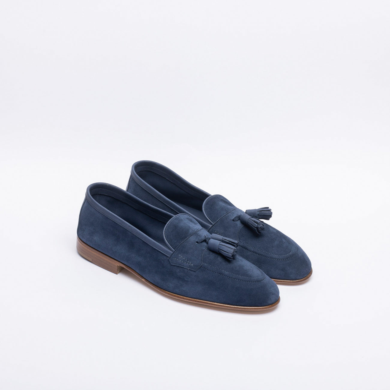 Mocassino con nappine Edward Green Portland in camoscio blu