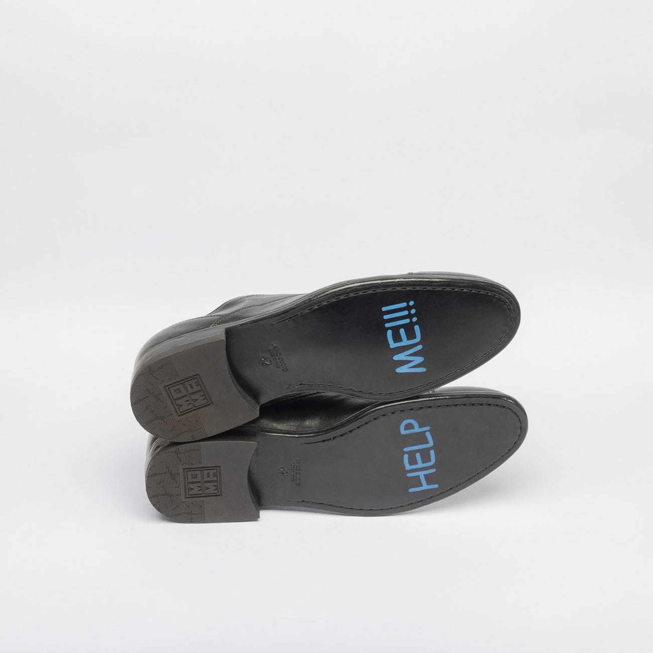 Stringata oxford MOMA Frack_U in pelle nera