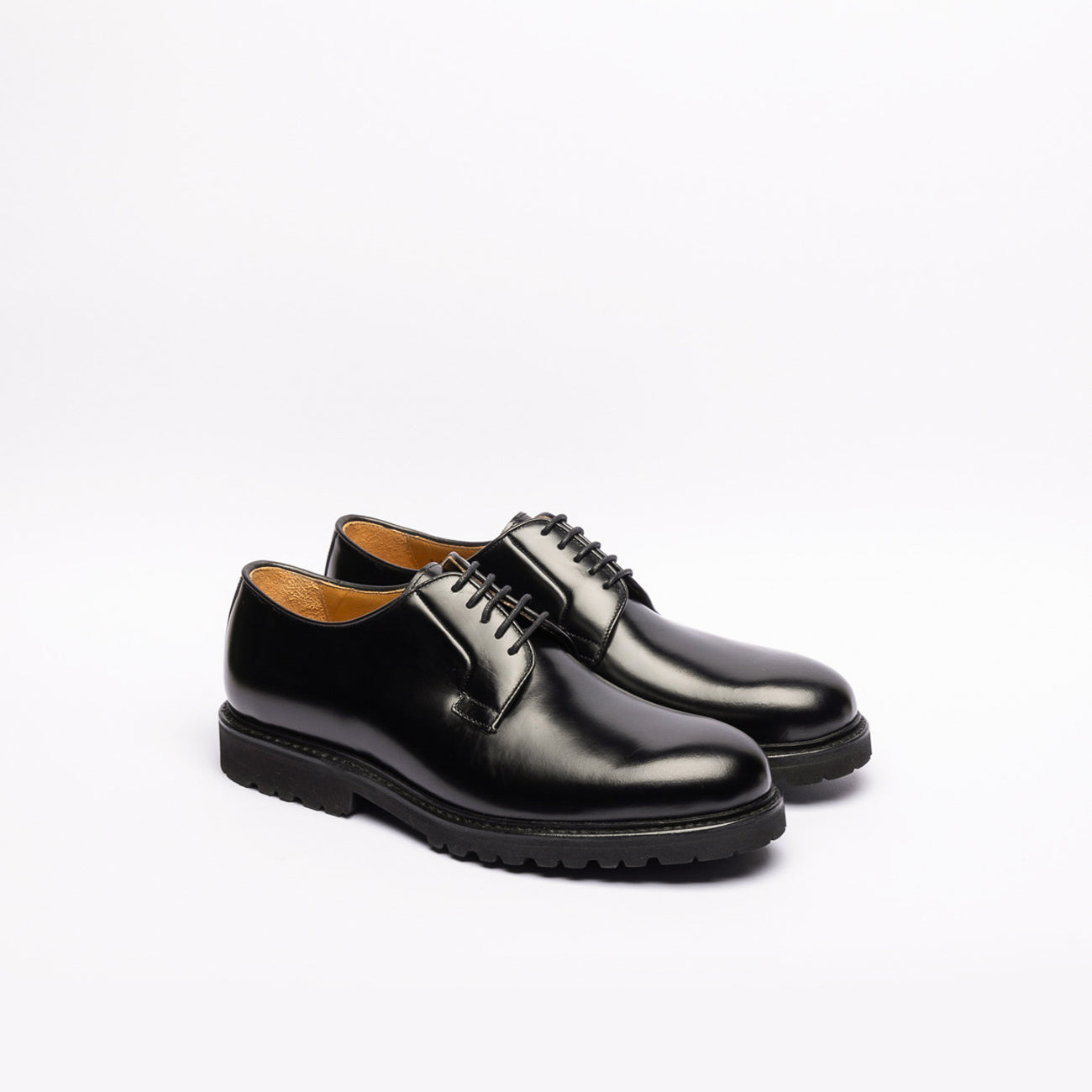 Stringata derby Berwick 5635 in pelle spazzolata nera