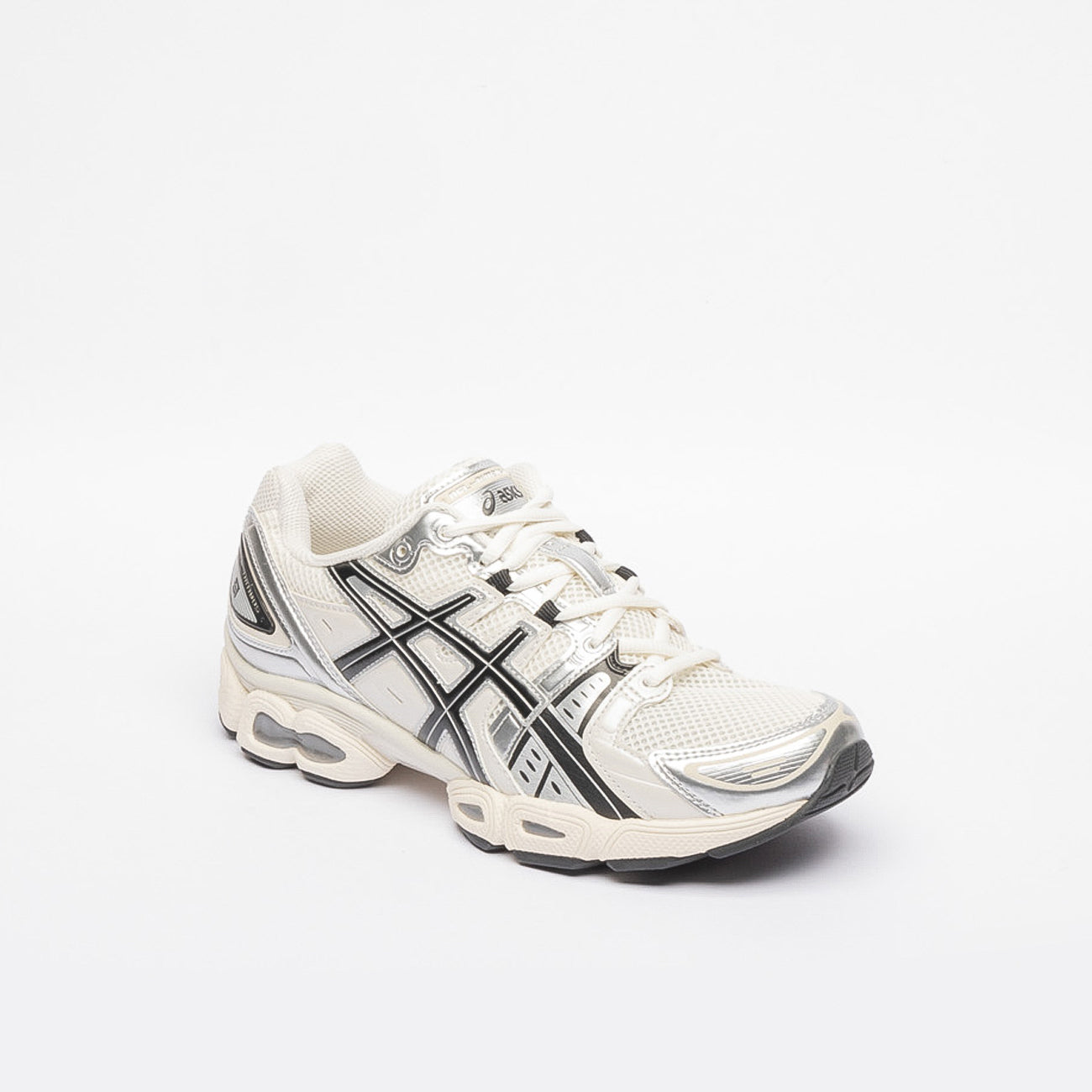 Sneaker unisex Asics Gel-Nimbus 9 in pelle nera e argento e tessuto bianco