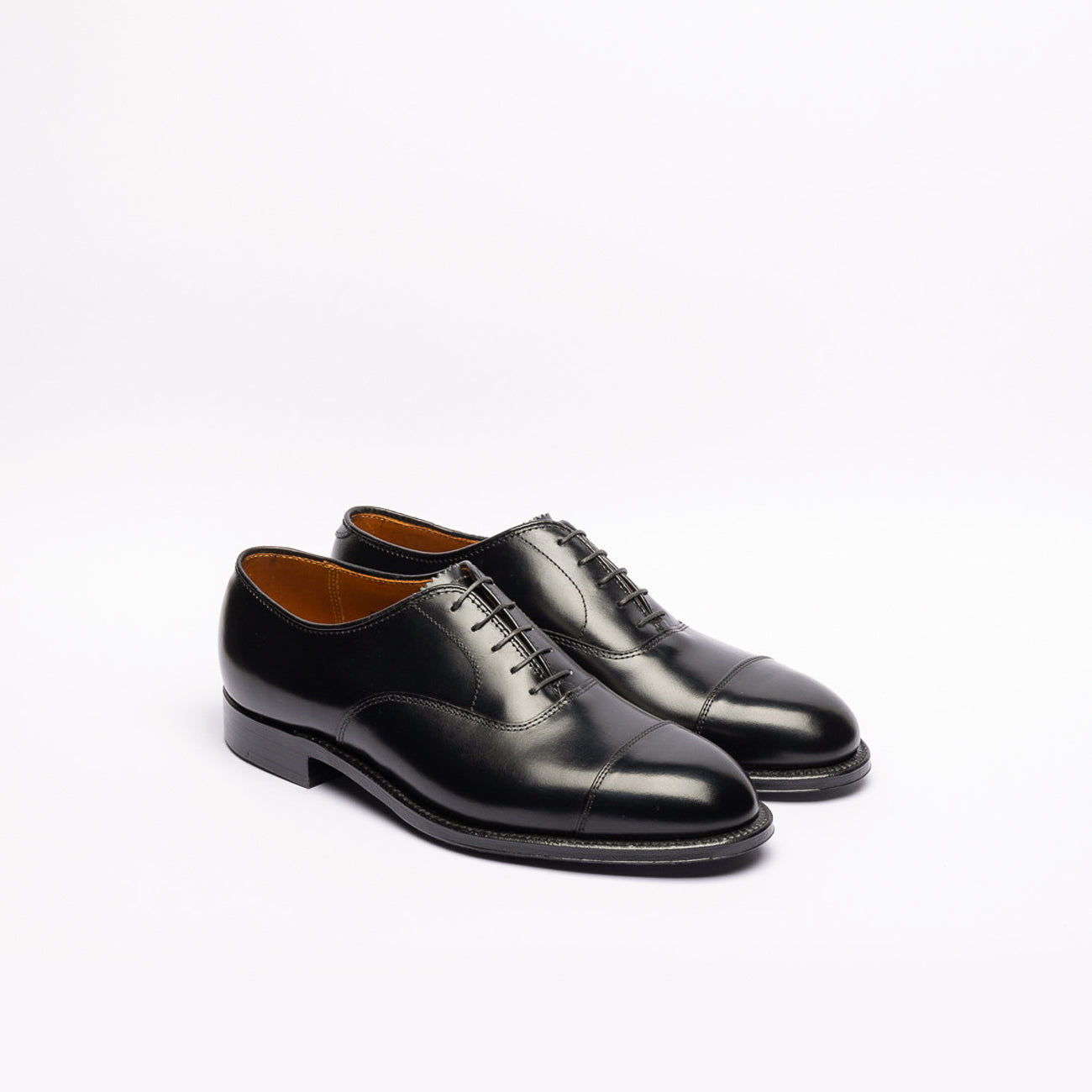 Stringata oxford Alden 907 in pelle nera