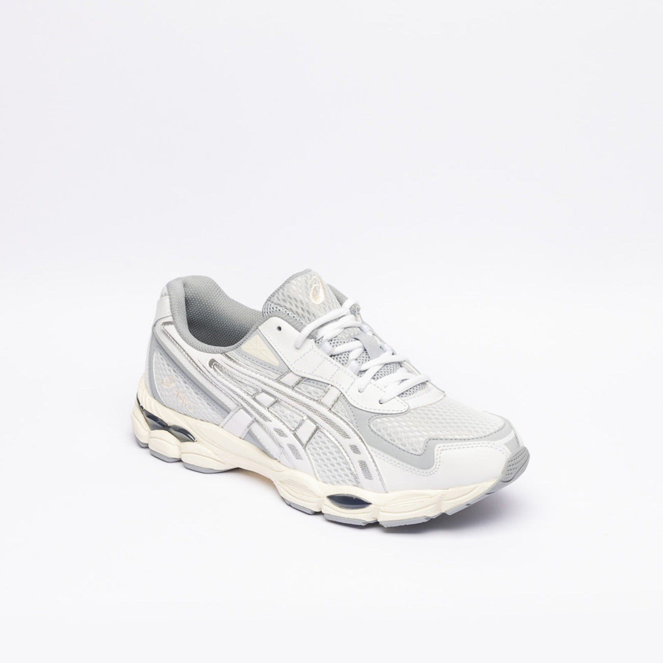 Sneaker running Asics Gel NYC 2055 in pelle ghiaccio e tessuto bianco