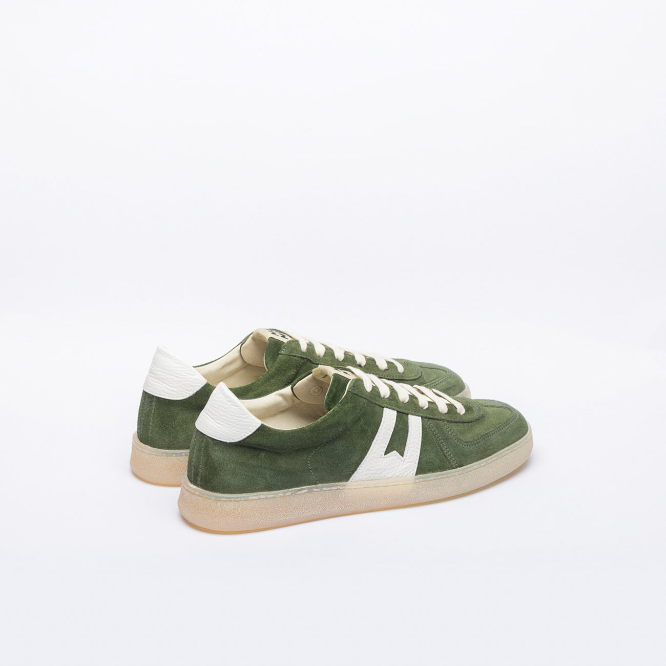 Sneaker Moma Vulcano in camoscio verde e logo bianco