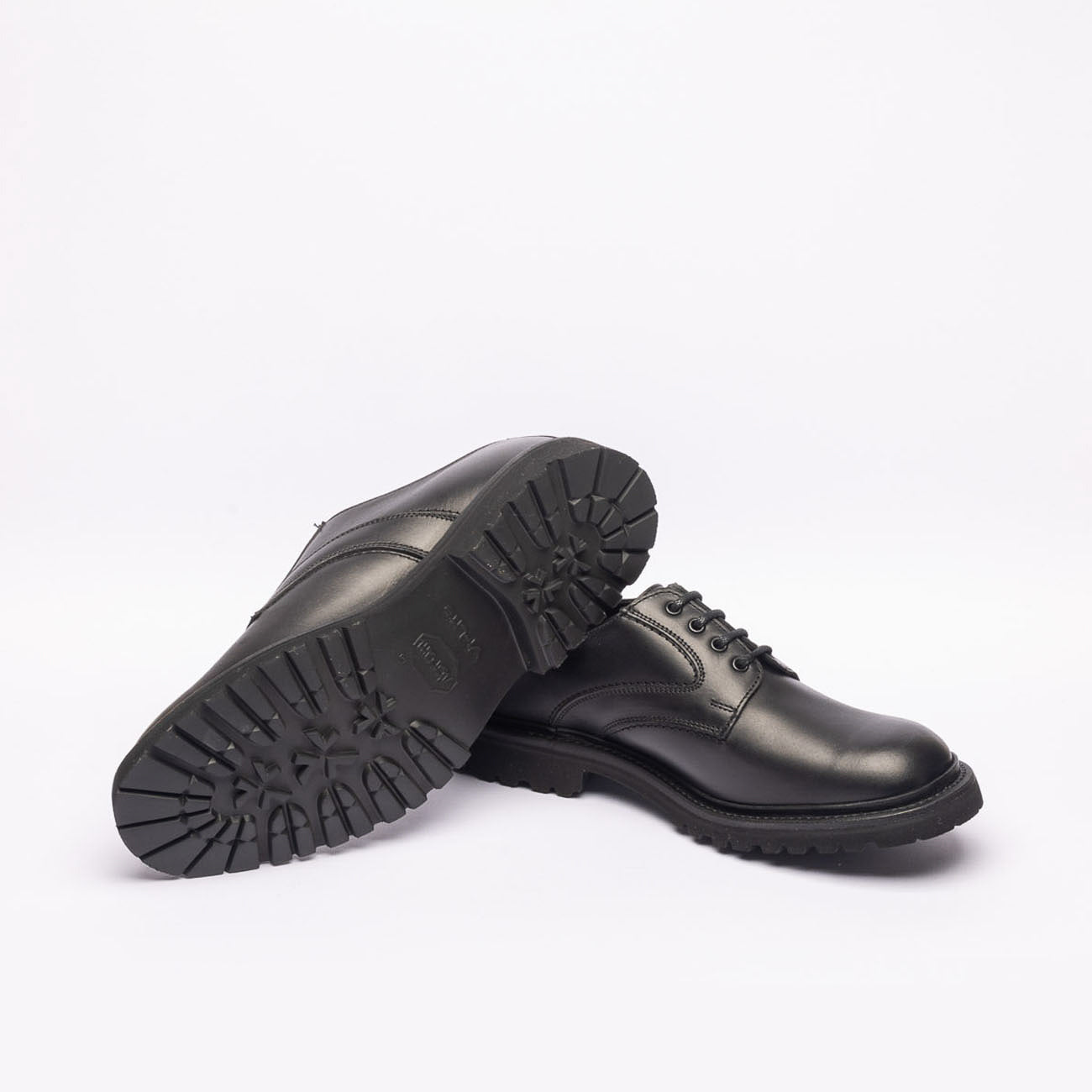 Stringata derby Tricker's Bradley in pelle nera