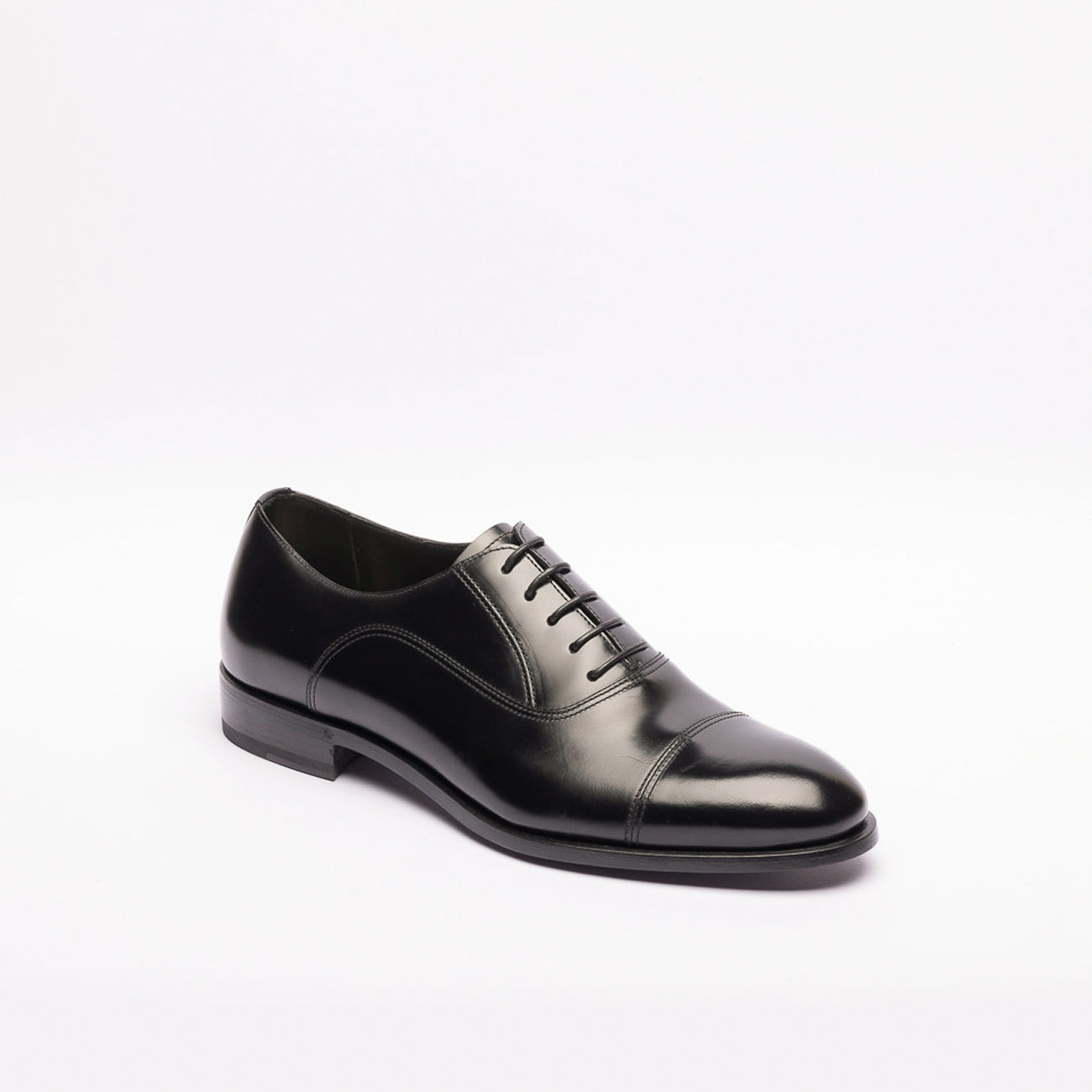 Stringata oxford Barrett 232U005 in pelle spazzolata nera