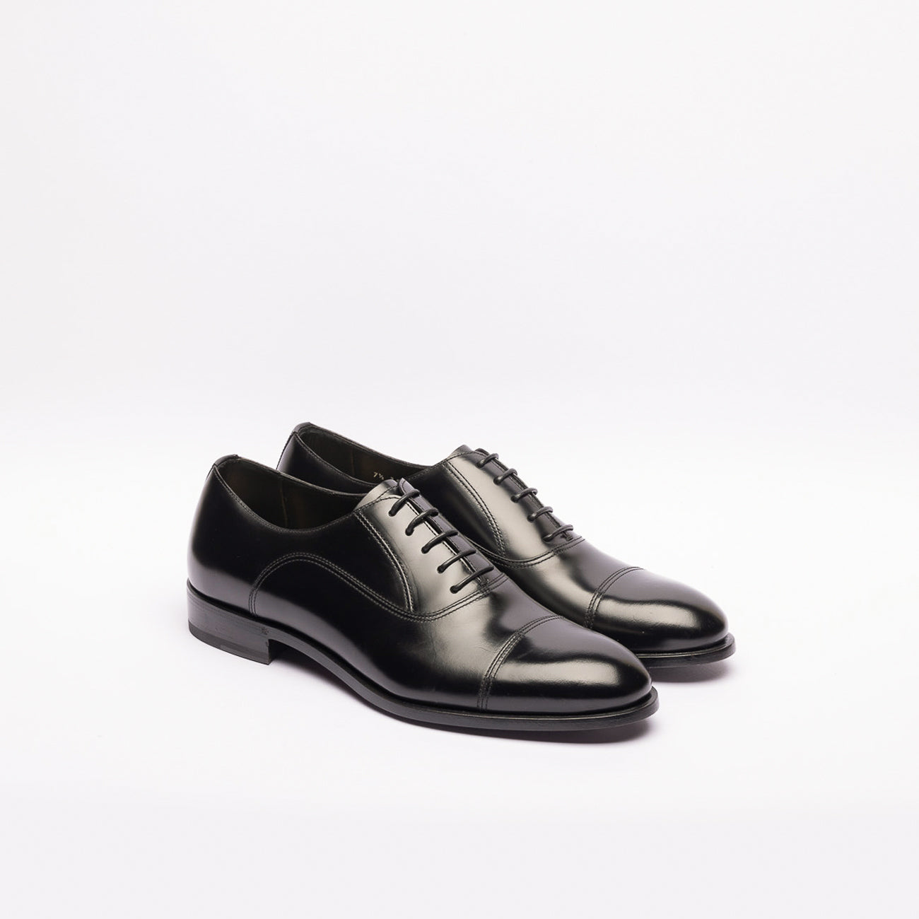 Stringata oxford Barrett 232U005 in pelle spazzolata nera