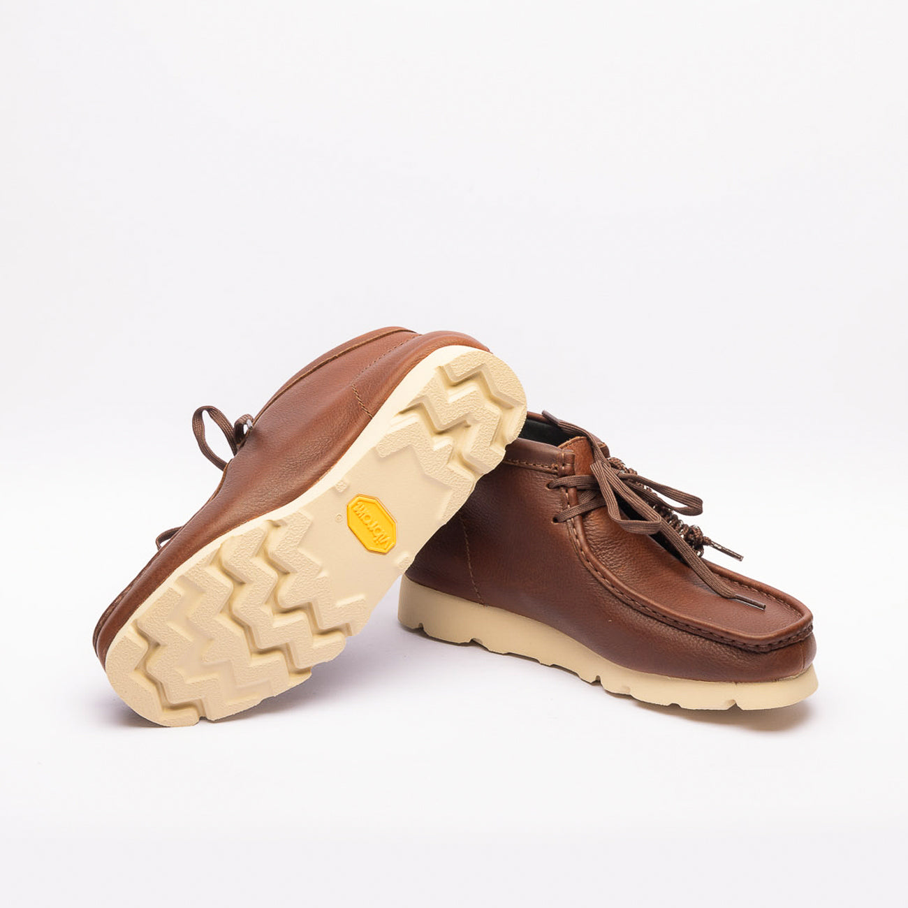 Stivale derby Clarks Wallabee BT GTX in pelle martellata marrone