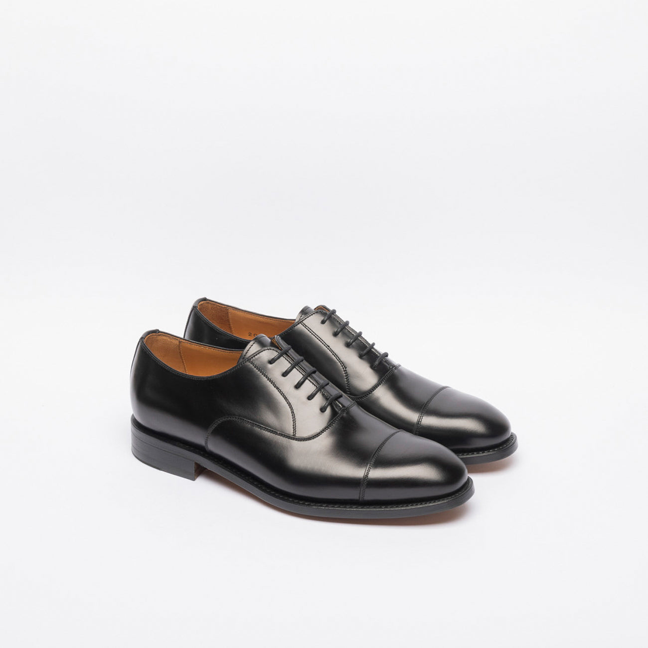 Stringata oxford Berwick 5217 in pelle nera