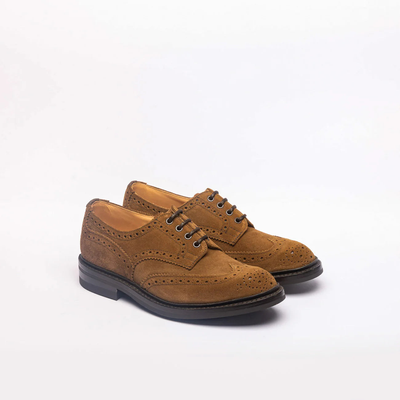 Stringata derby Tricker's Bourton in camoscio marrone (Snuff suede)