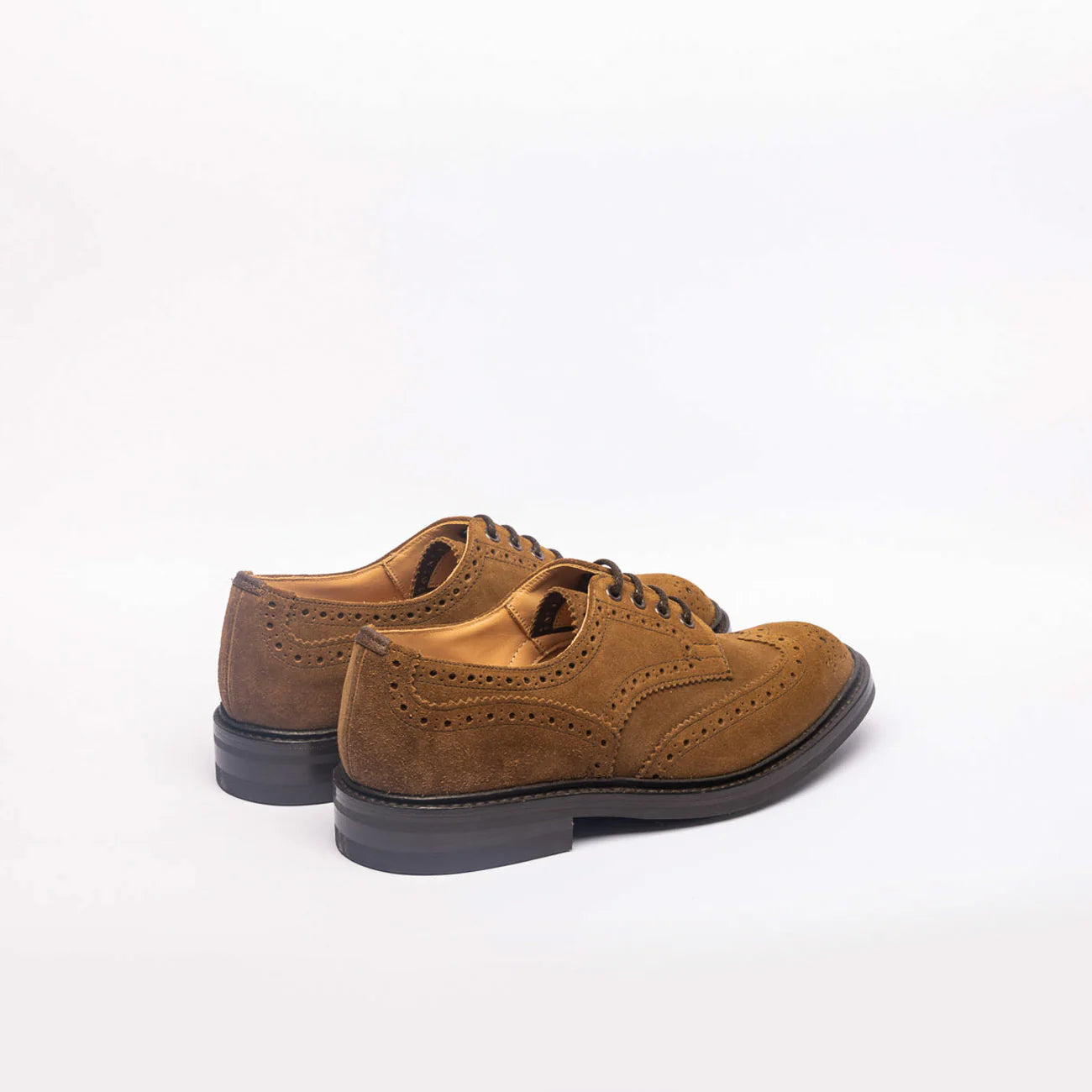 Stringata derby Tricker's Bourton in camoscio marrone (Snuff suede)