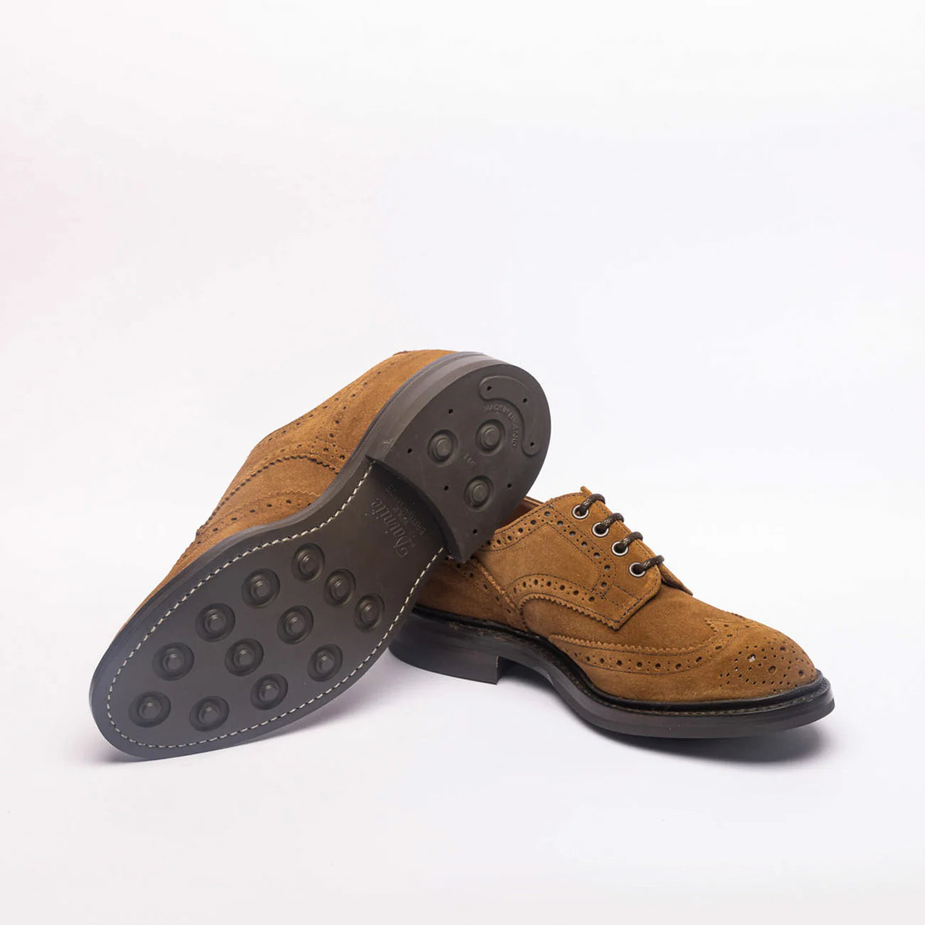 Stringata derby Tricker's Bourton in camoscio marrone (Snuff suede)