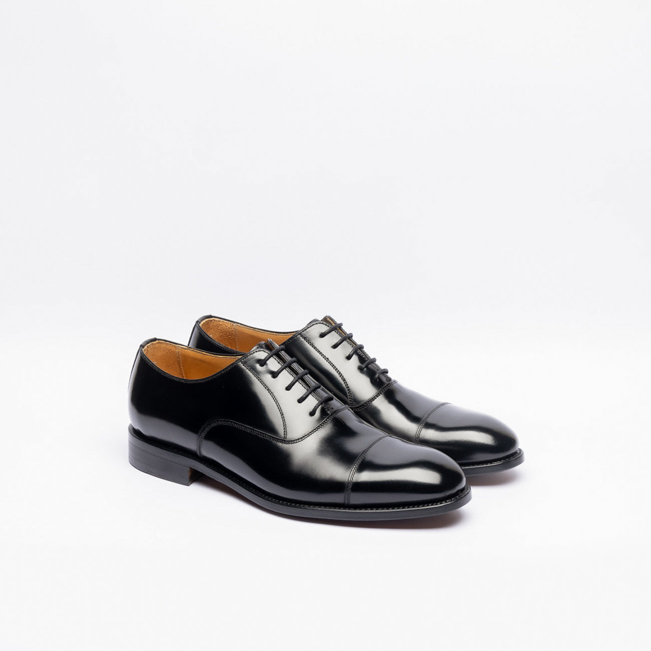 Berwick 5217 oxford lace-up in brushed Black Leather