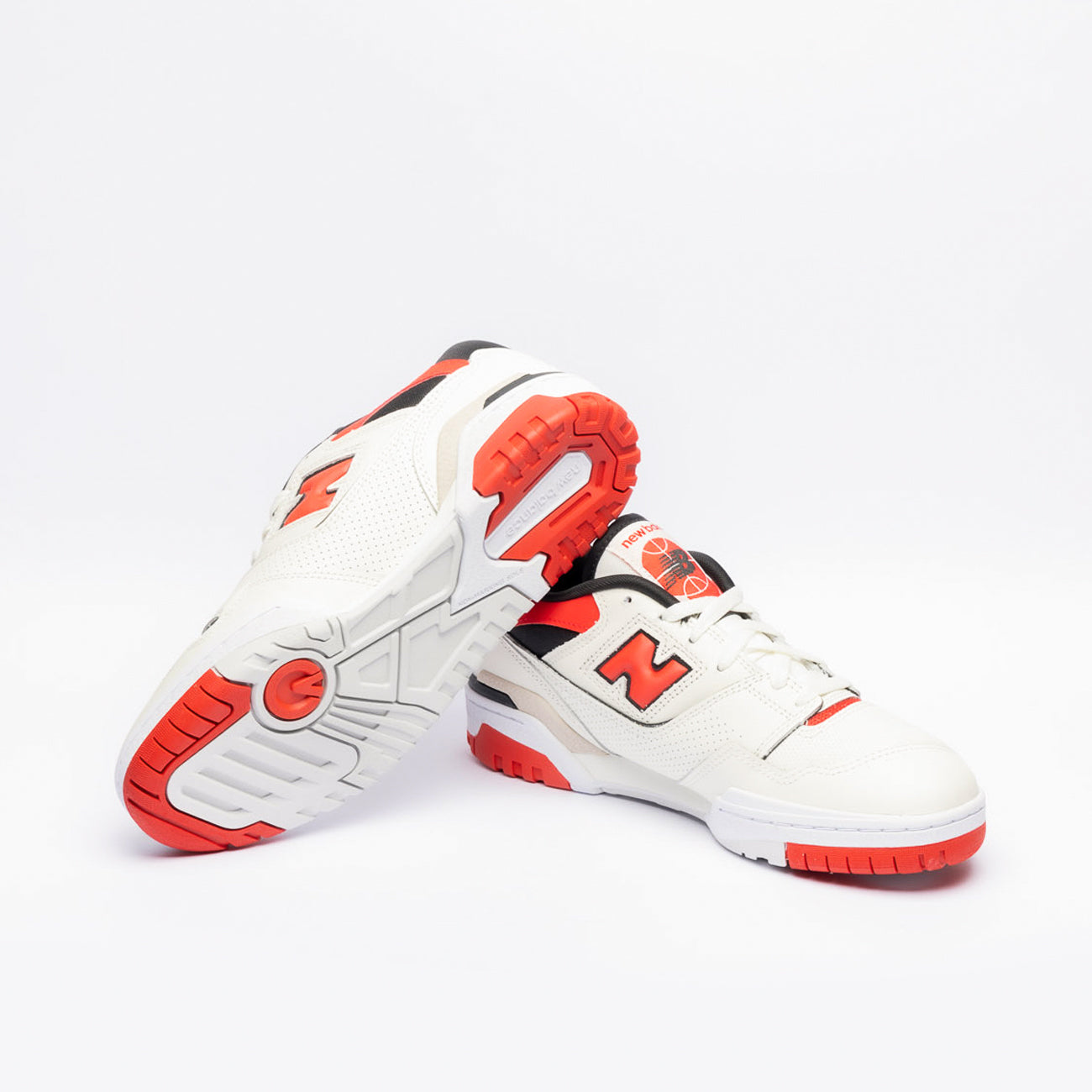 New Balance BB55VTB low basketball sneaker in cream leather and red detail