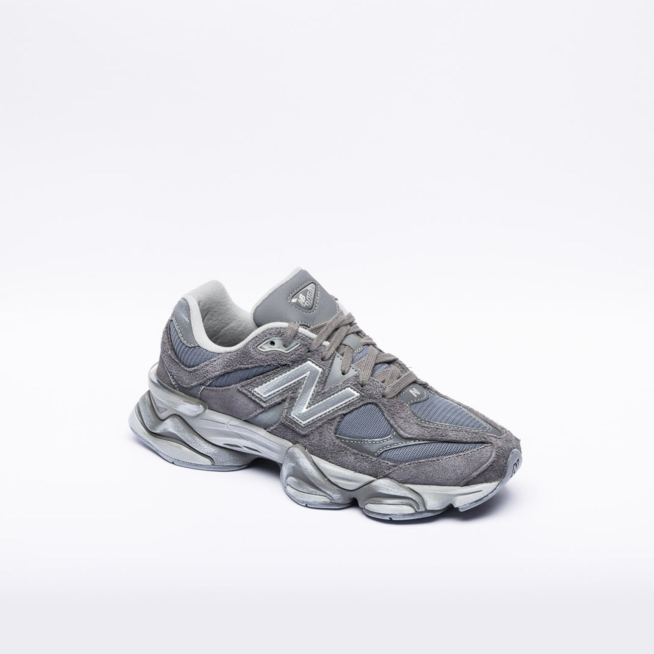 Sneaker fashion New Balance 9060 in camoscio e tessuto grigio