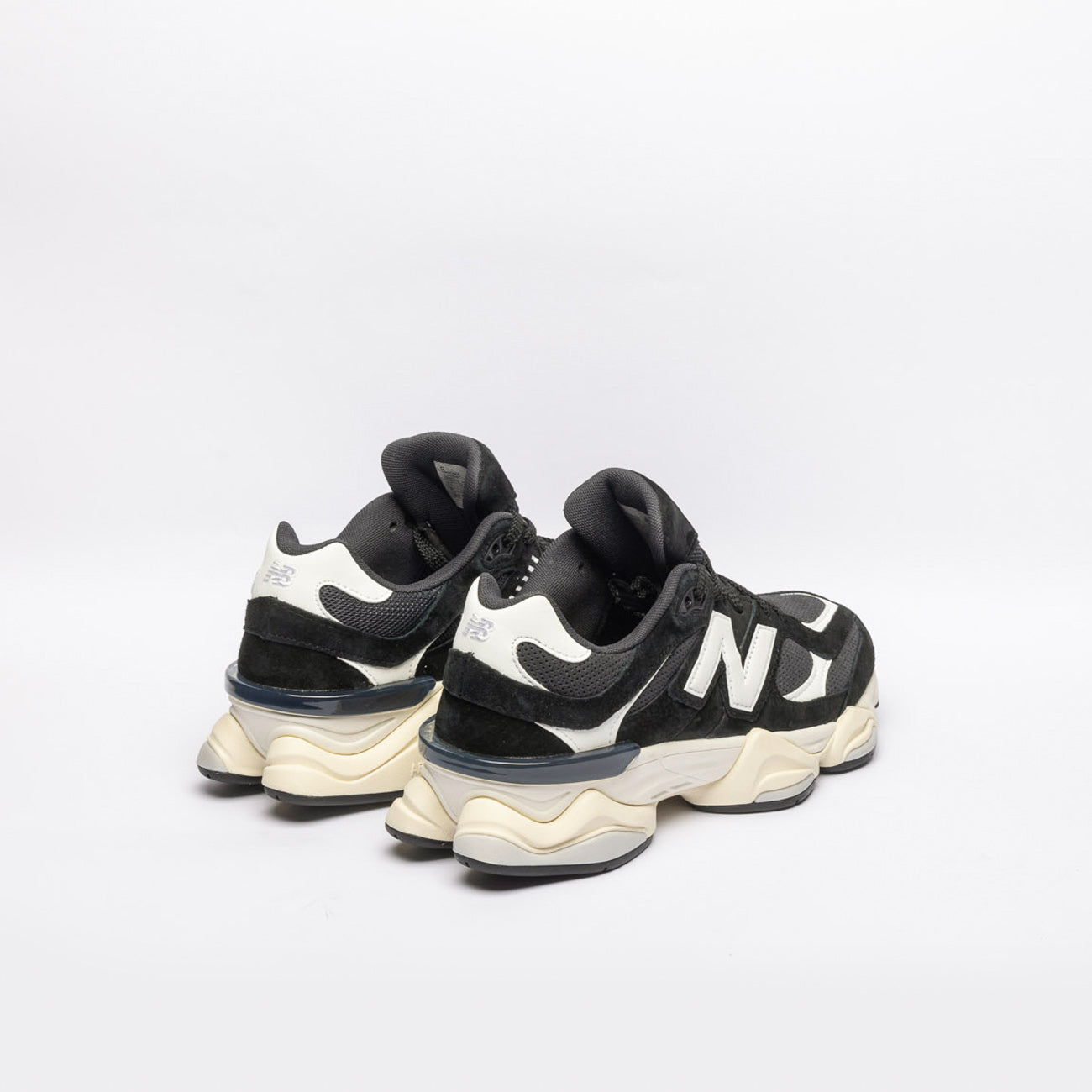 Sneaker fashion running New Balance 9060 in camoscio e tessuto nero