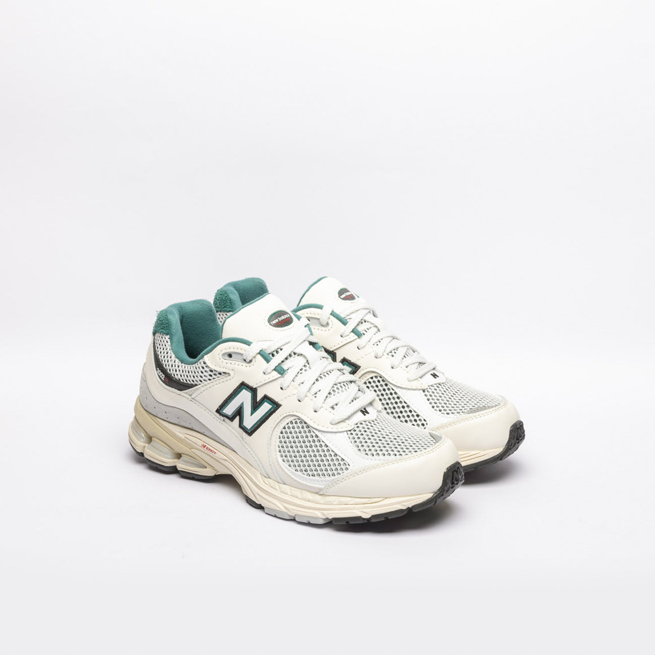 Sneaker running New Balance 2002 in pelle bianca e verde